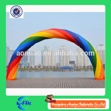 Arco inflable colorido del arco inflable durable del arco iris para la venta